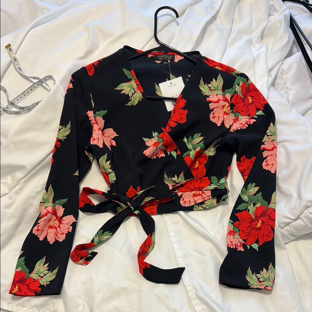 NWT TOPSHOP PETITE FLORAL BLOUSE 🌺🌸